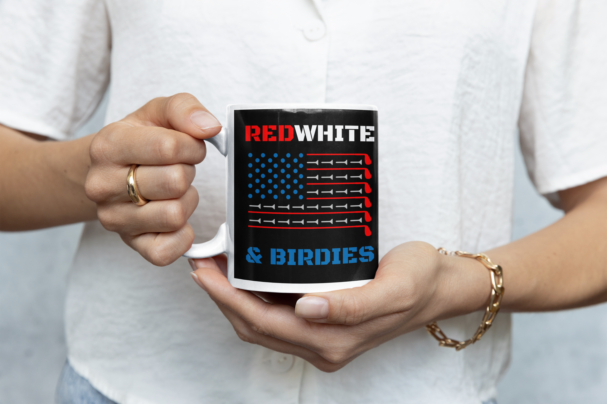 Golf fan coffee mug with unique flag and tee pattern