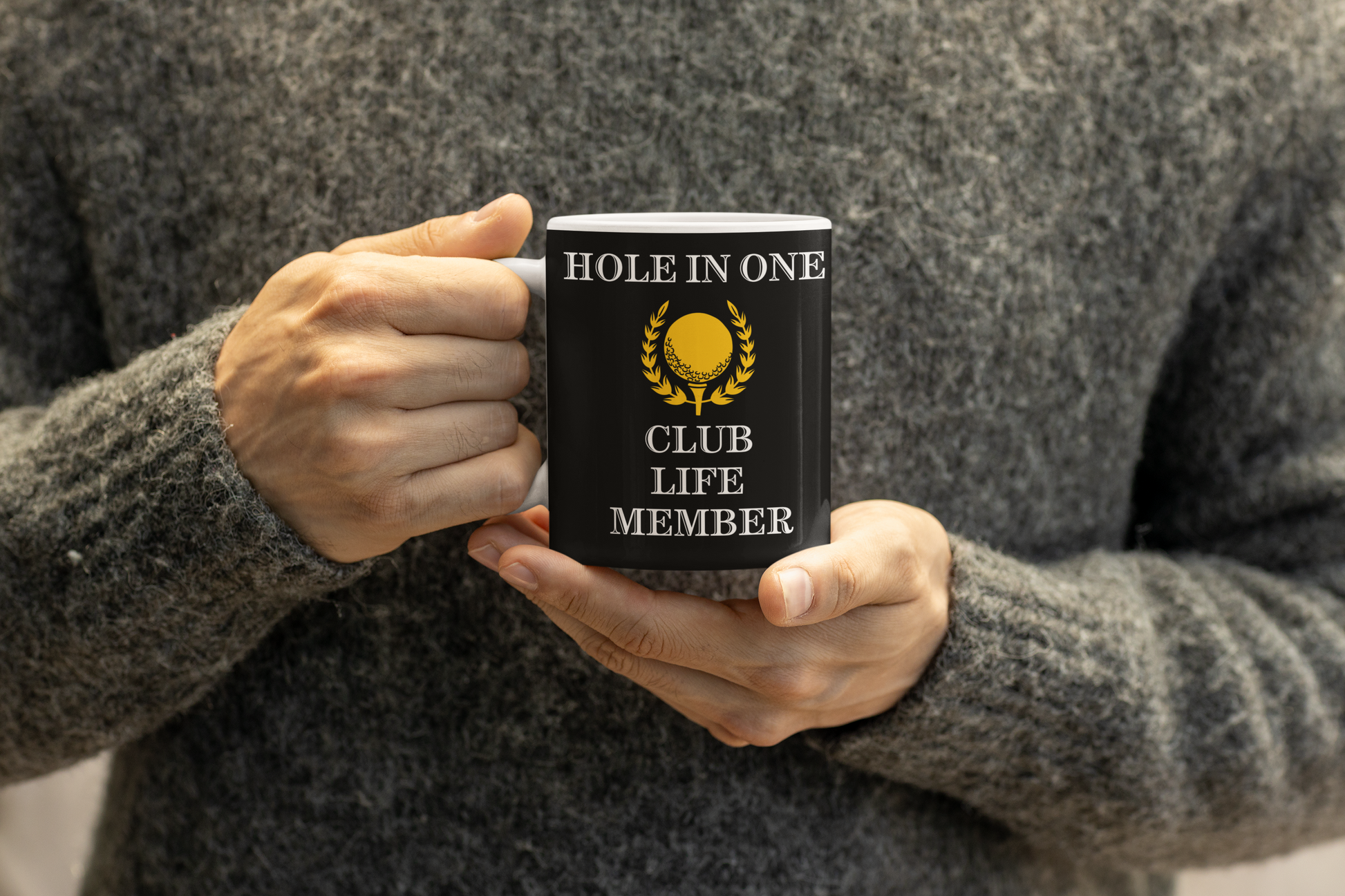 Commemorative golfer’s mug with distinguished artwork and layout