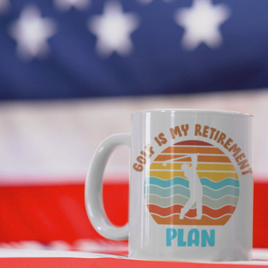 Glossy mug with retro sunrise and relaxed golf scene