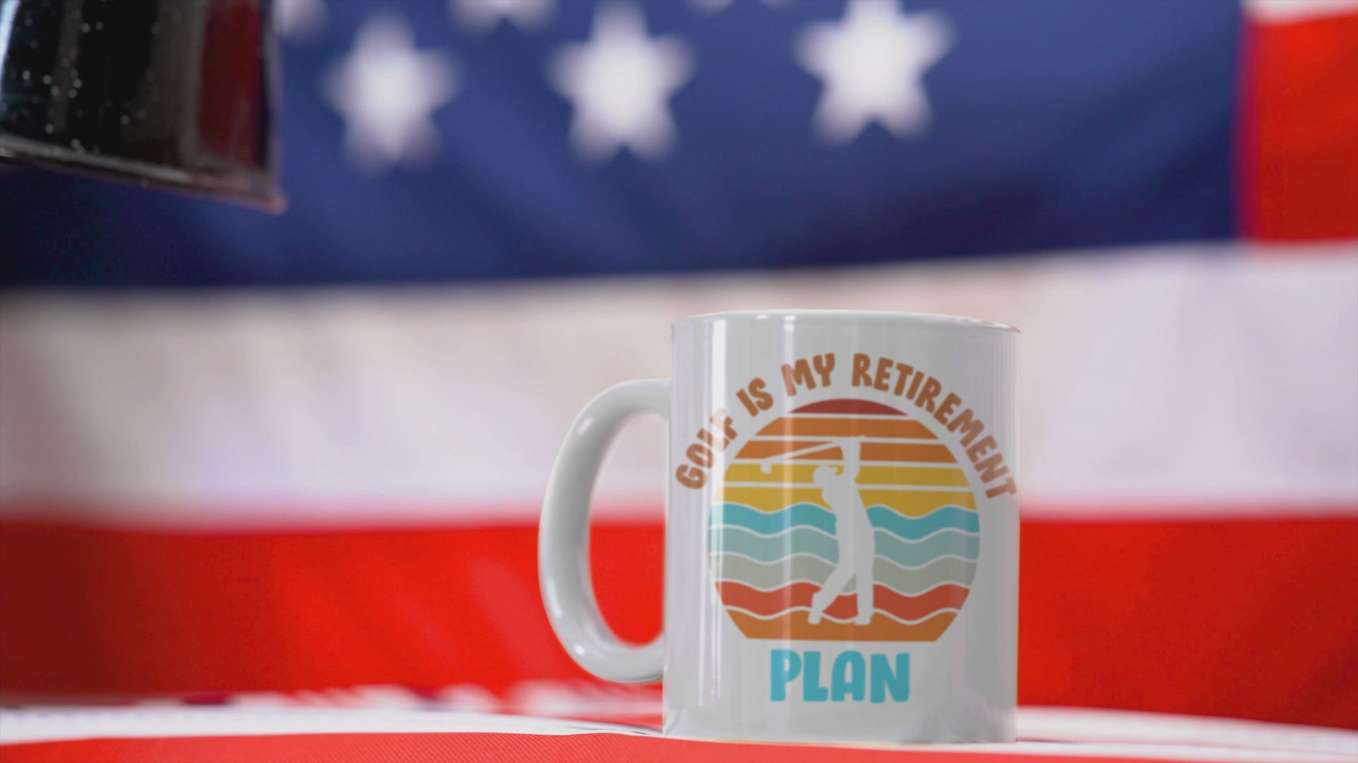 Glossy mug with retro sunrise and relaxed golf scene